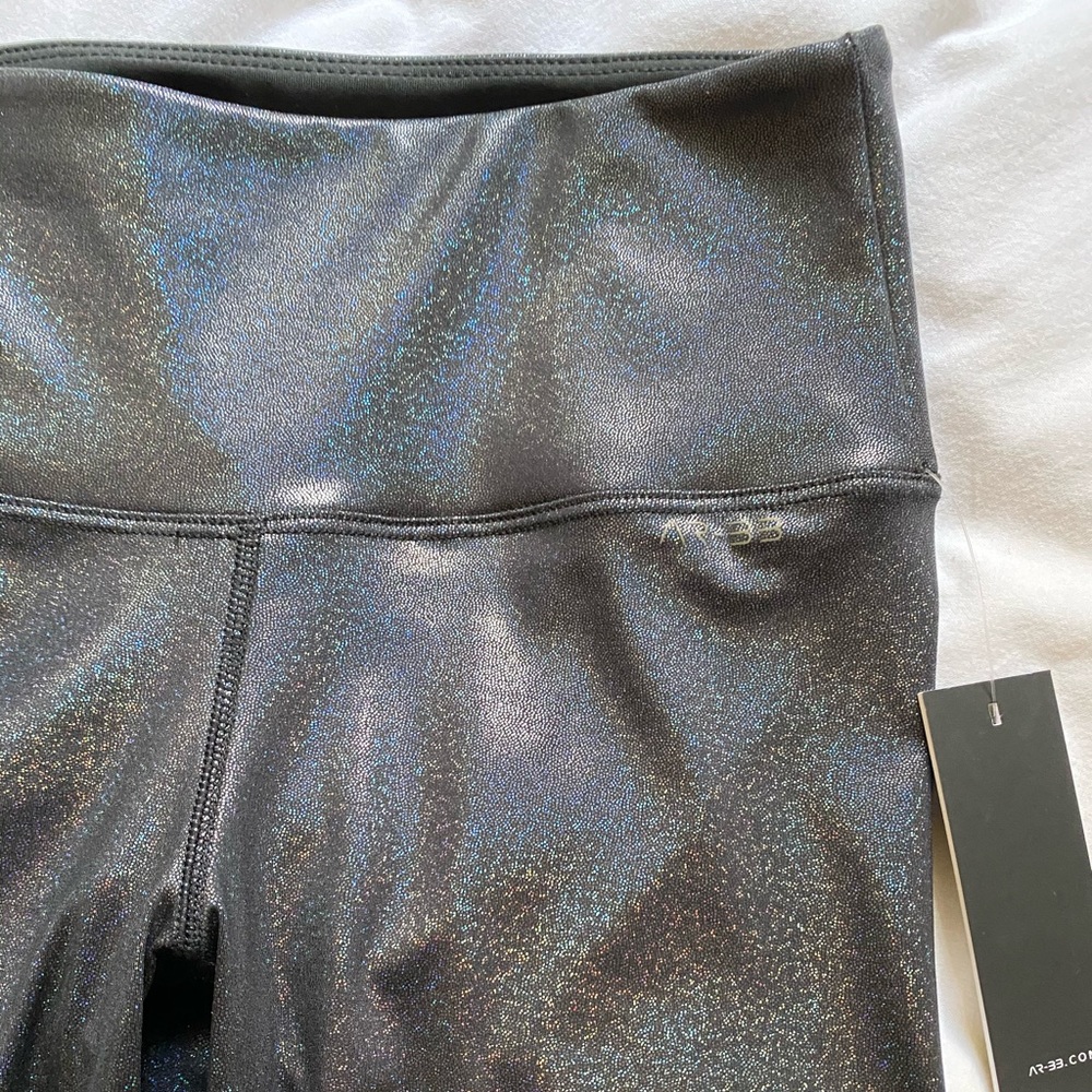 AR-33 Shimmer Leggings